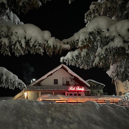 Red Family Apartments Пэлтиниш Экстерьер фото
