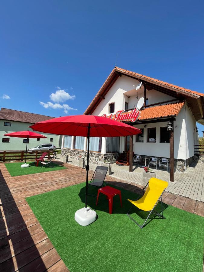 Red Family Apartments Пэлтиниш Экстерьер фото