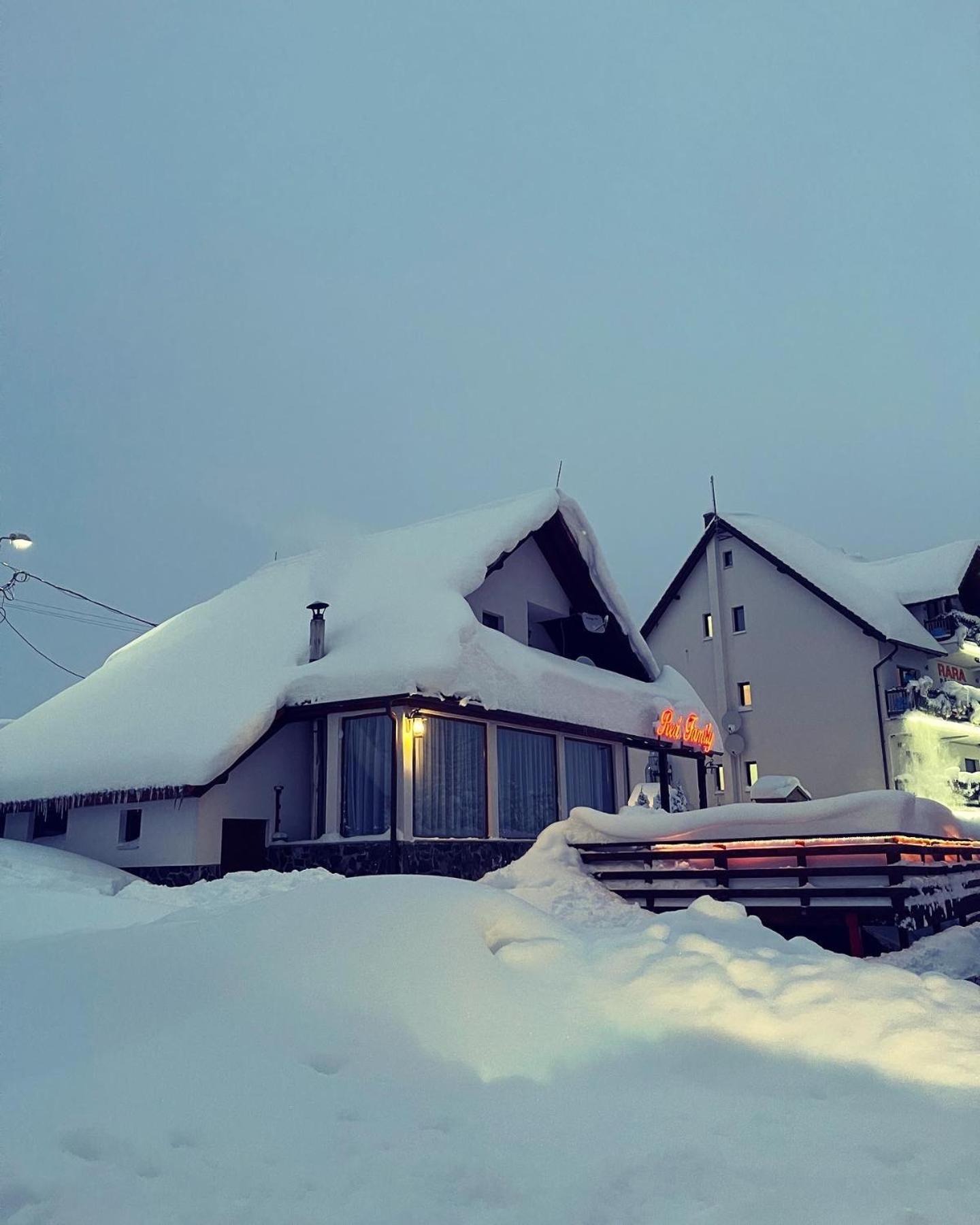 Red Family Apartments Пэлтиниш Экстерьер фото