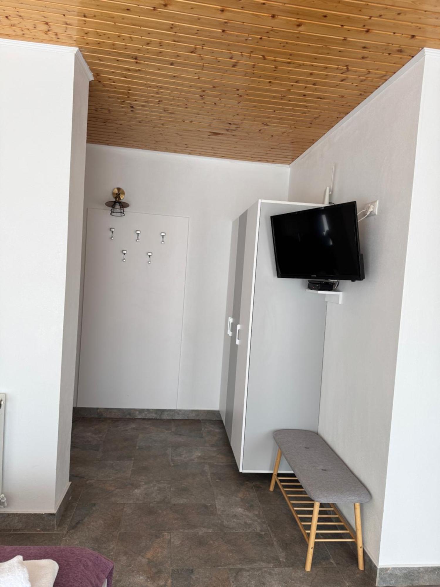 Red Family Apartments Пэлтиниш Номер фото