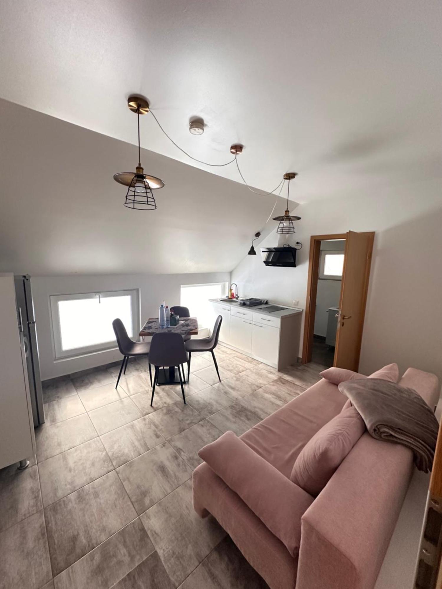 Red Family Apartments Пэлтиниш Экстерьер фото