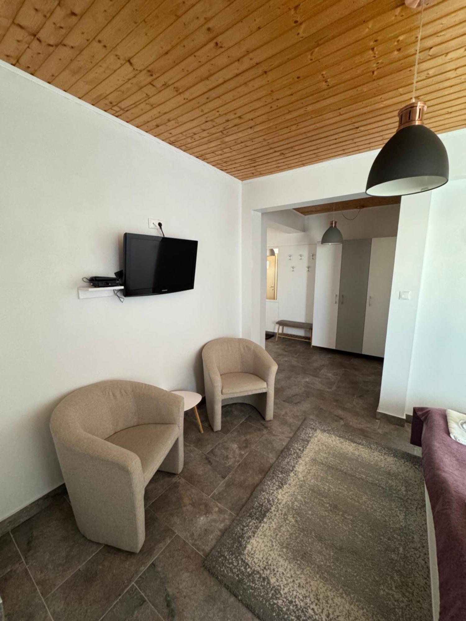 Red Family Apartments Пэлтиниш Номер фото