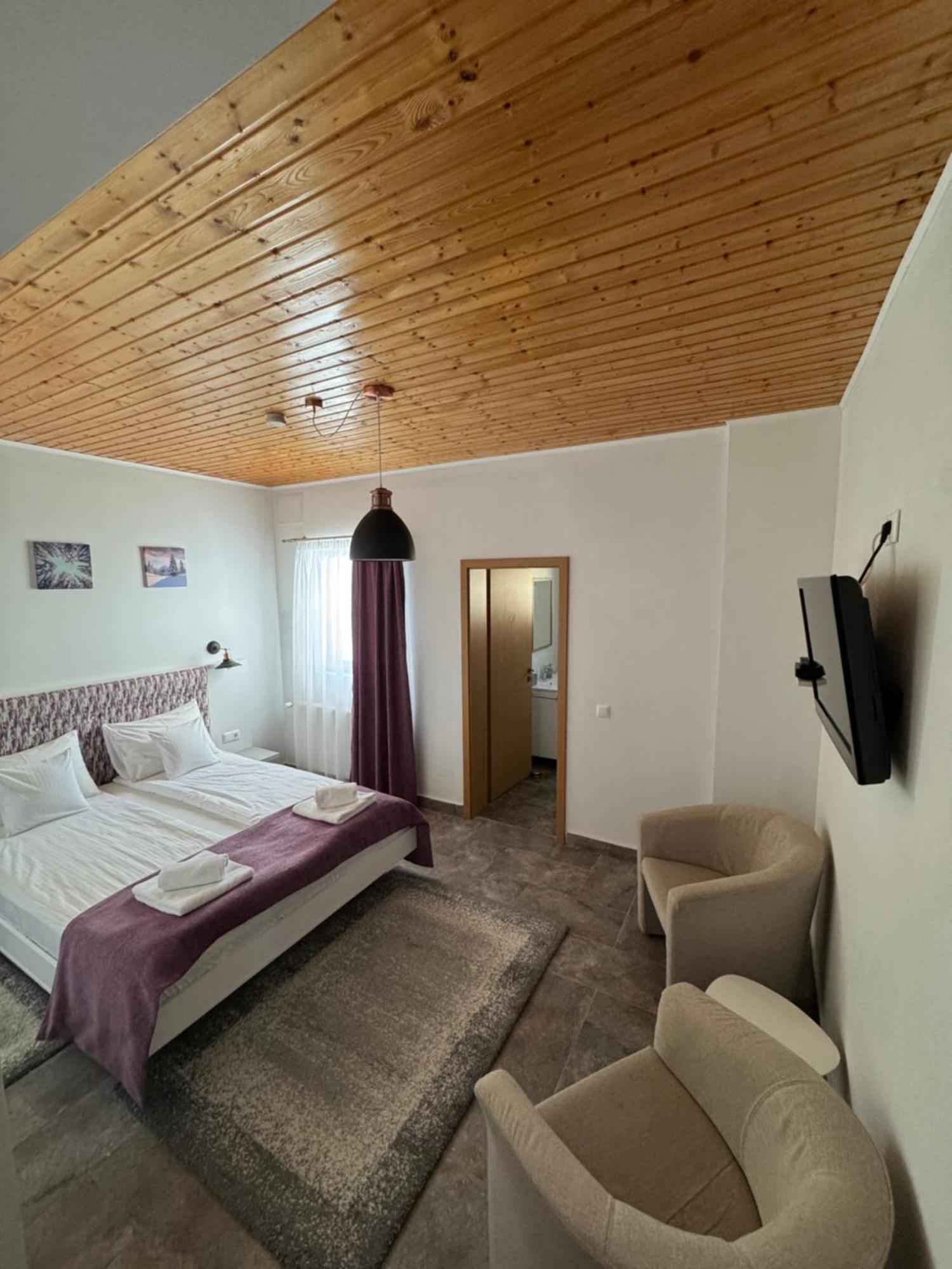 Red Family Apartments Пэлтиниш Экстерьер фото