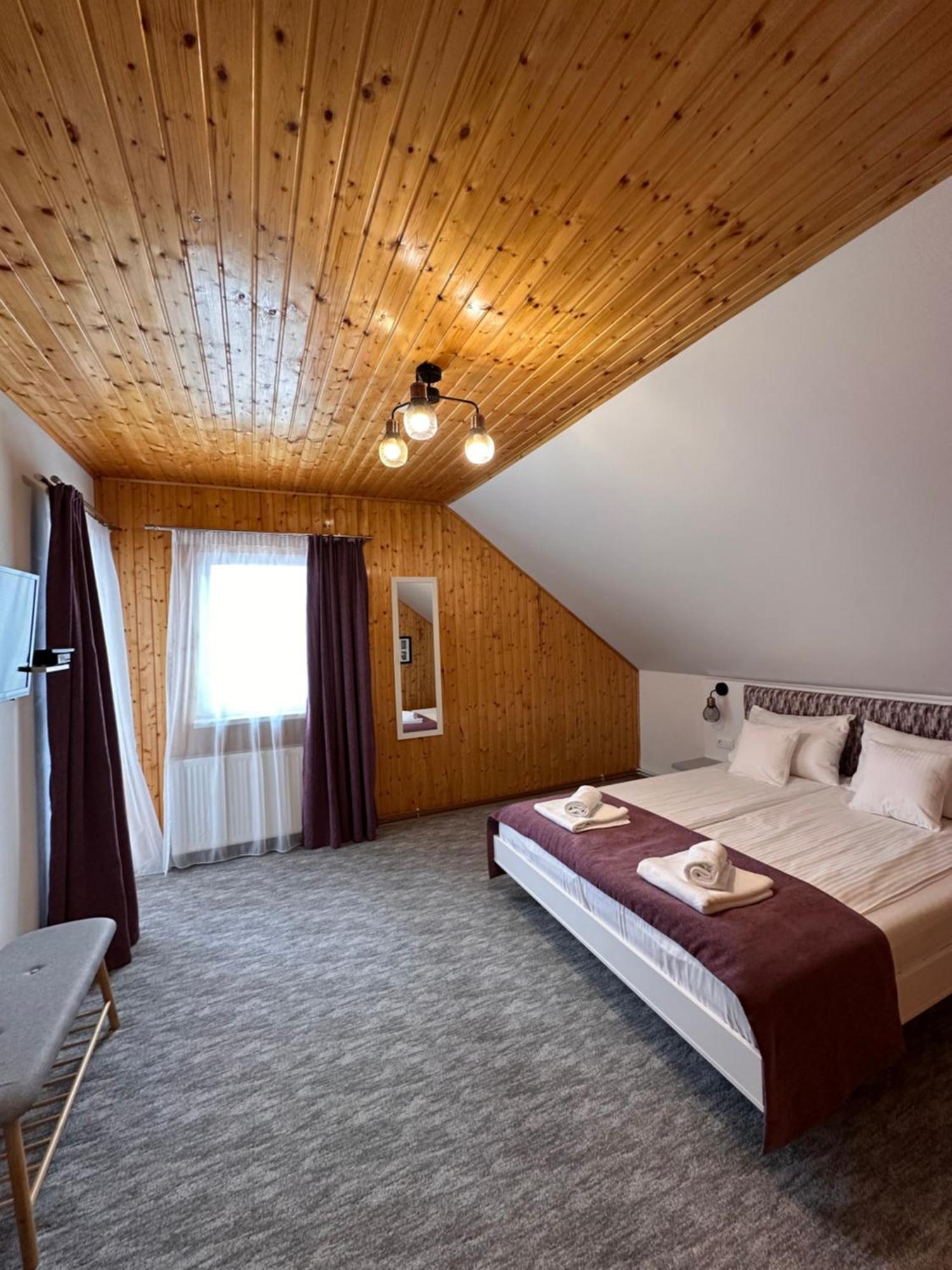 Red Family Apartments Пэлтиниш Экстерьер фото