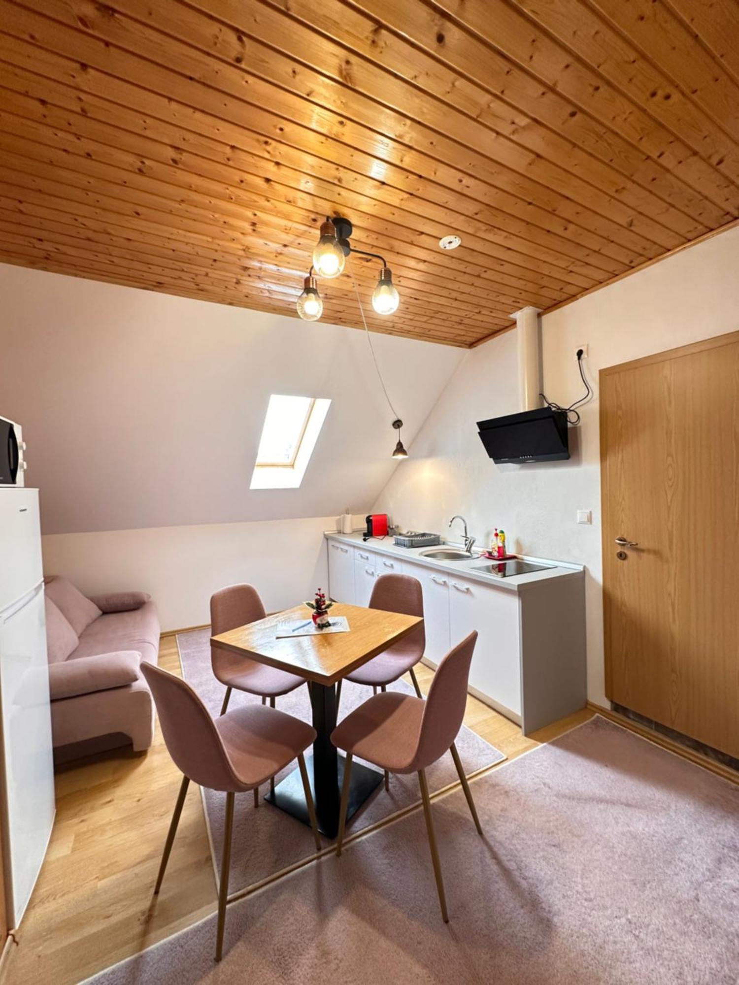 Red Family Apartments Пэлтиниш Экстерьер фото